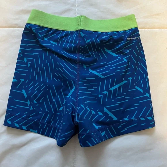 Nike Pros - Picture 2 of 3